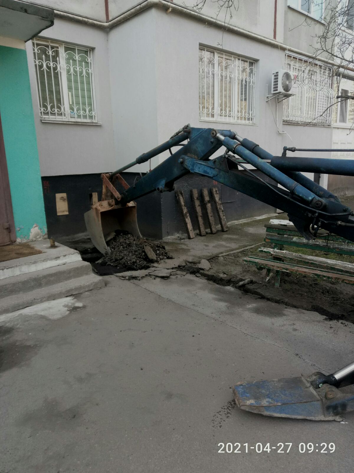 Заміна наружної каналізаційної мережі за адресою Східна, 32 під. 5